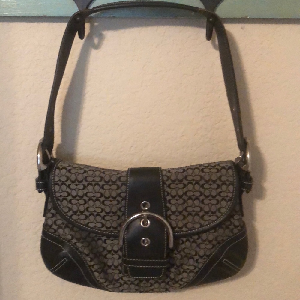 Coach monogram purse EUC!